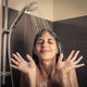Las duchas de agua fría tienen numerosos beneficios. Pero hay que atreverse.